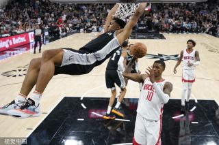 还是队友们 还是队友们