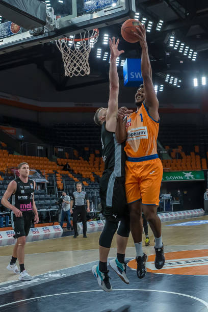 郇斯楠16+9+4帽难挡国青5连败 持球一条龙上篮惊艳十足