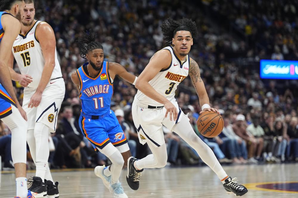 洛杉矶德比詹皇半场被暴打 欧神仙末节发威拯救独行侠