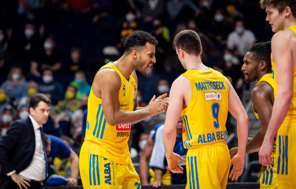 愿无大碍！意大利体操选手比赛中颈部落地 该国体操队集体退出大运会