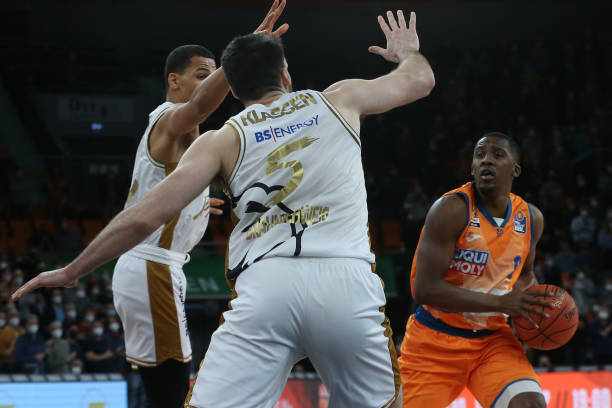 [CBA]后程发力 山西逆转江苏.